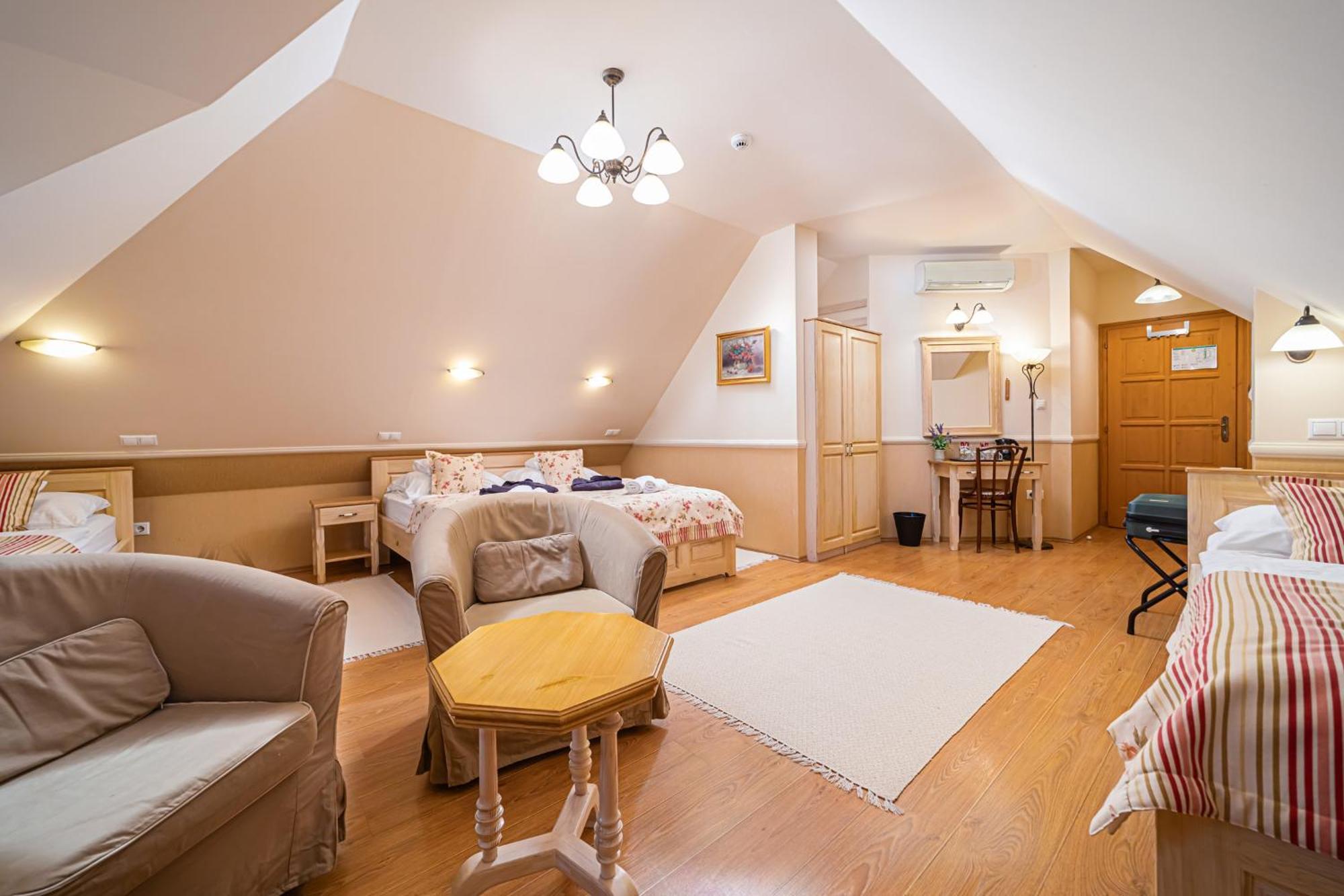 Rigotanya Relax & Wellness Panzio Buekfuerdo Hotell Exteriör bild