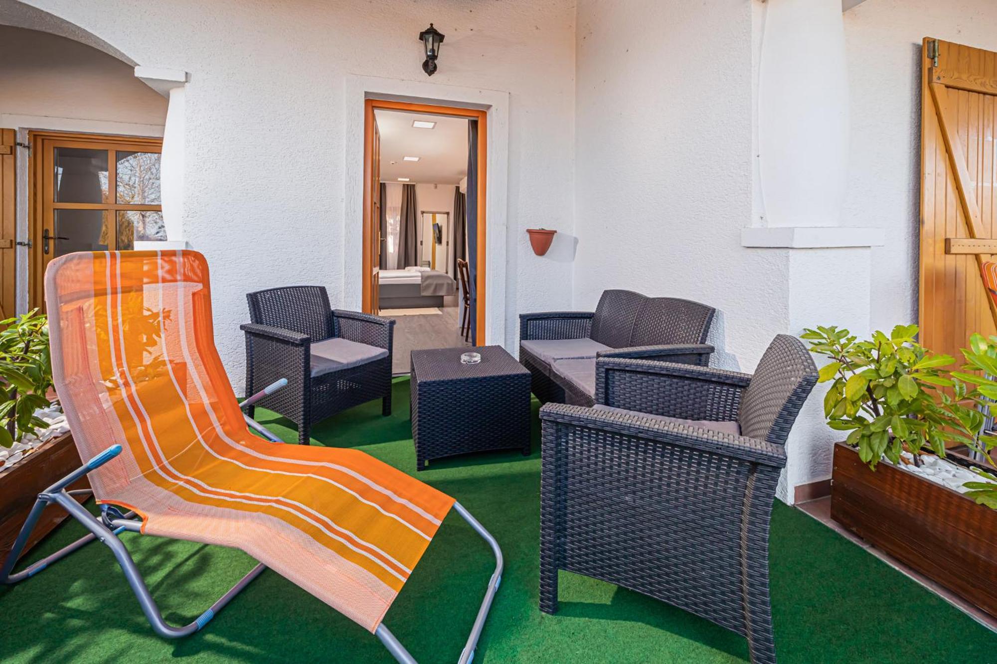 Rigotanya Relax & Wellness Panzio Buekfuerdo Hotell Exteriör bild